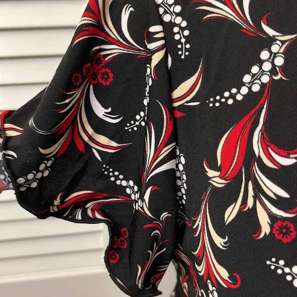 Black, red, and off white Carducci knit tie back top empire waist v-neck size 3X - Picture 4 of 5